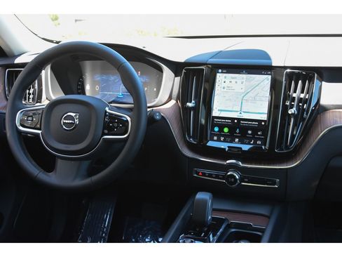 Used 2023 Volvo XC60 B5 Plus w/ Climate Package AWD/4WD image 18