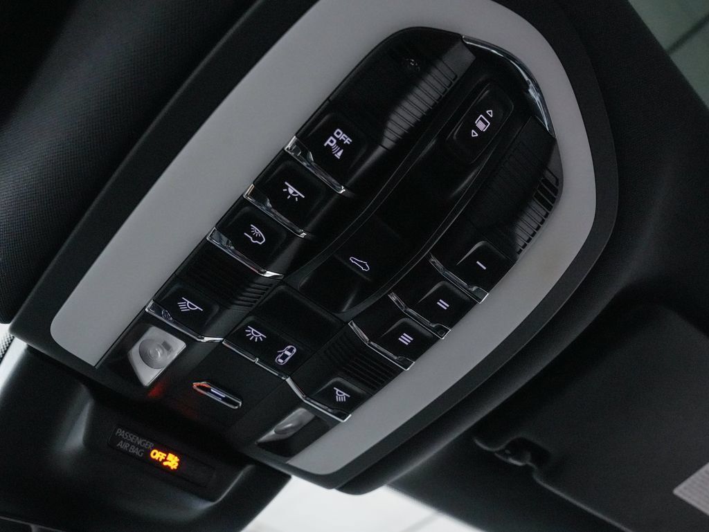 Used 2023 Porsche Macan S AWD/4WD image 21