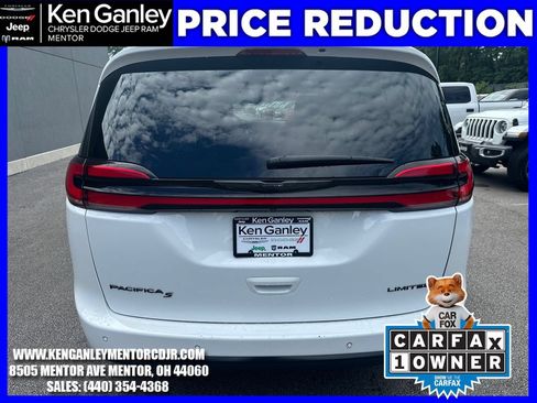 Used 2025 Chrysler Pacifica Limited FWD image 9