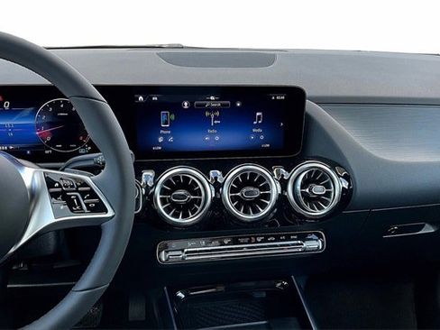 New 2026 Mercedes-Benz GLA 250 4MATIC image 9