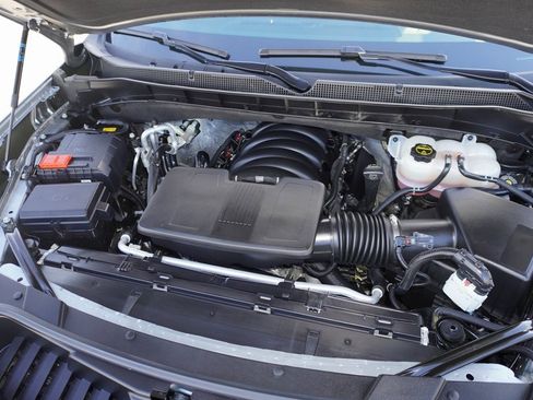 Used 2025 Chevrolet Suburban RST image 25