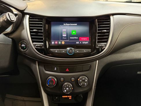 Used 2022 Chevrolet Trax LT w/ LT Convenience Package AWD/4WD image 9