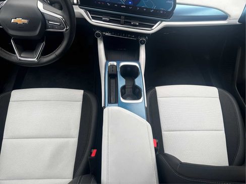 Used 2025 Chevrolet Equinox EV LT image 17