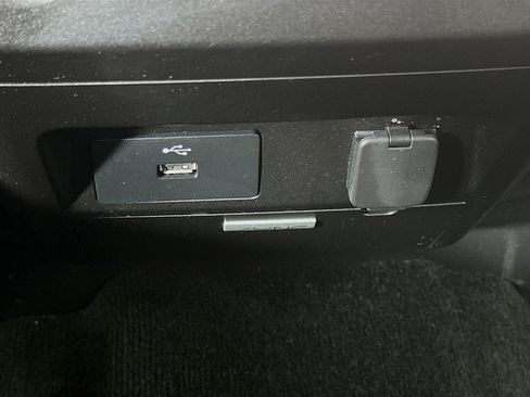 Used 2018 Ford F150 XLT image 24