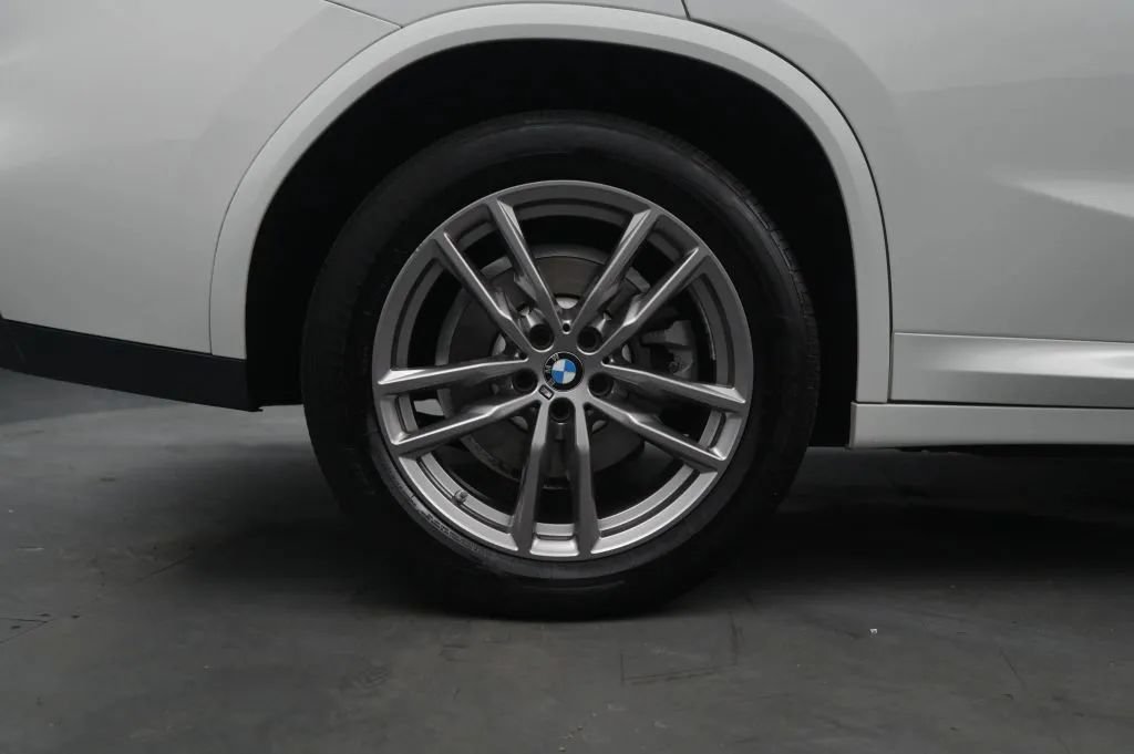Used 2021 BMW X4 xDrive30i w/ M Sport Package AWD/4WD image 16