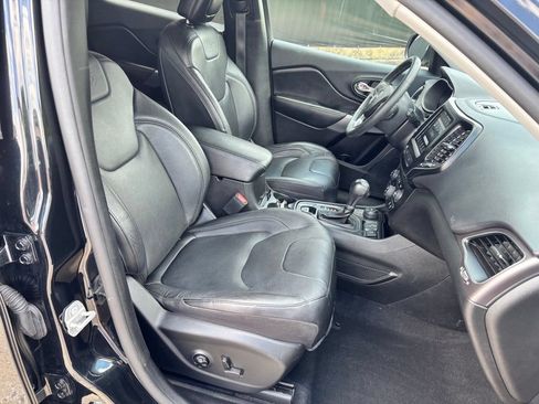 Used 2021 Jeep Cherokee Latitude Lux w/ Comfort/Convenience Group AWD/4WD image 33