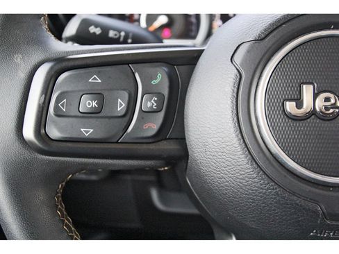 Used 2024 Jeep Gladiator Overland AWD/4WD image 18