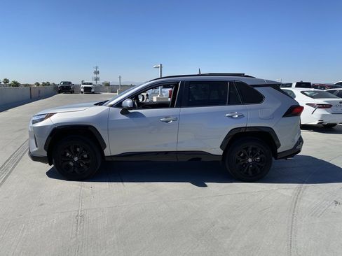 Used 2024 Toyota RAV4 SE w/ Convenience Package image 5