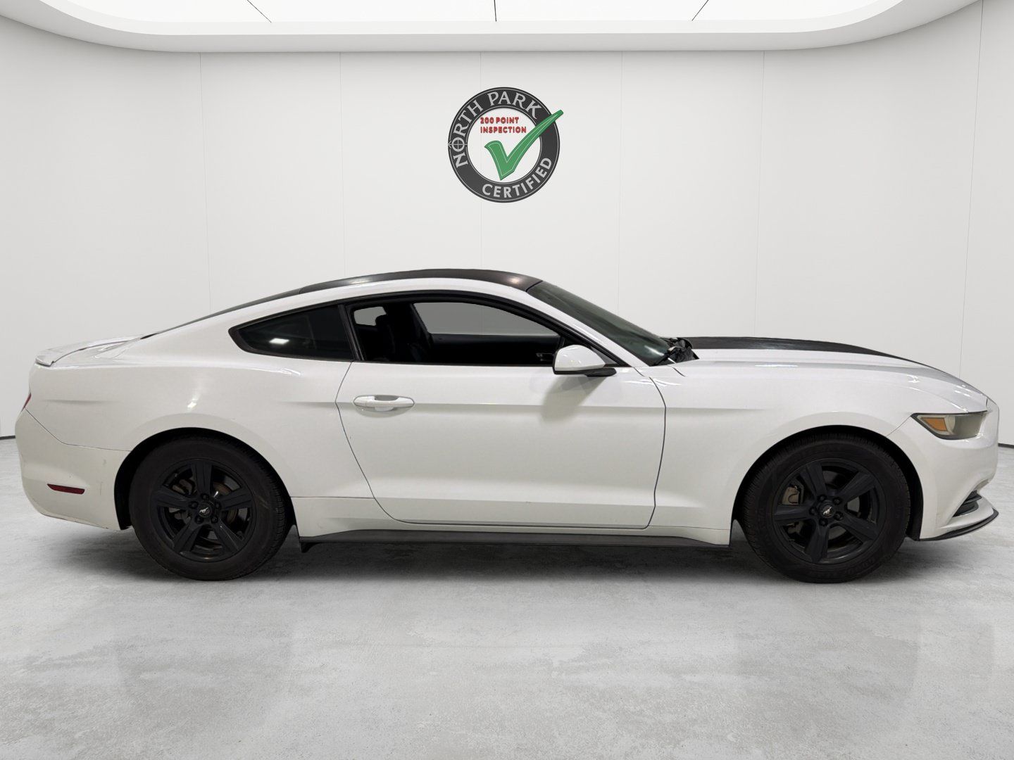 Used 2015 Ford Mustang Coupe RWD image 6
