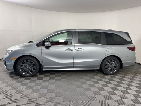 New 2026 Honda Odyssey Touring image 2