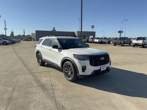 New 2026 Ford Explorer ST-Line w/ ST-Line Street Pack image 2