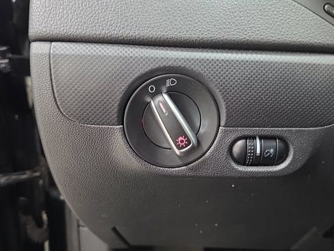Used 2011 Volkswagen Jetta SE FWD image 22