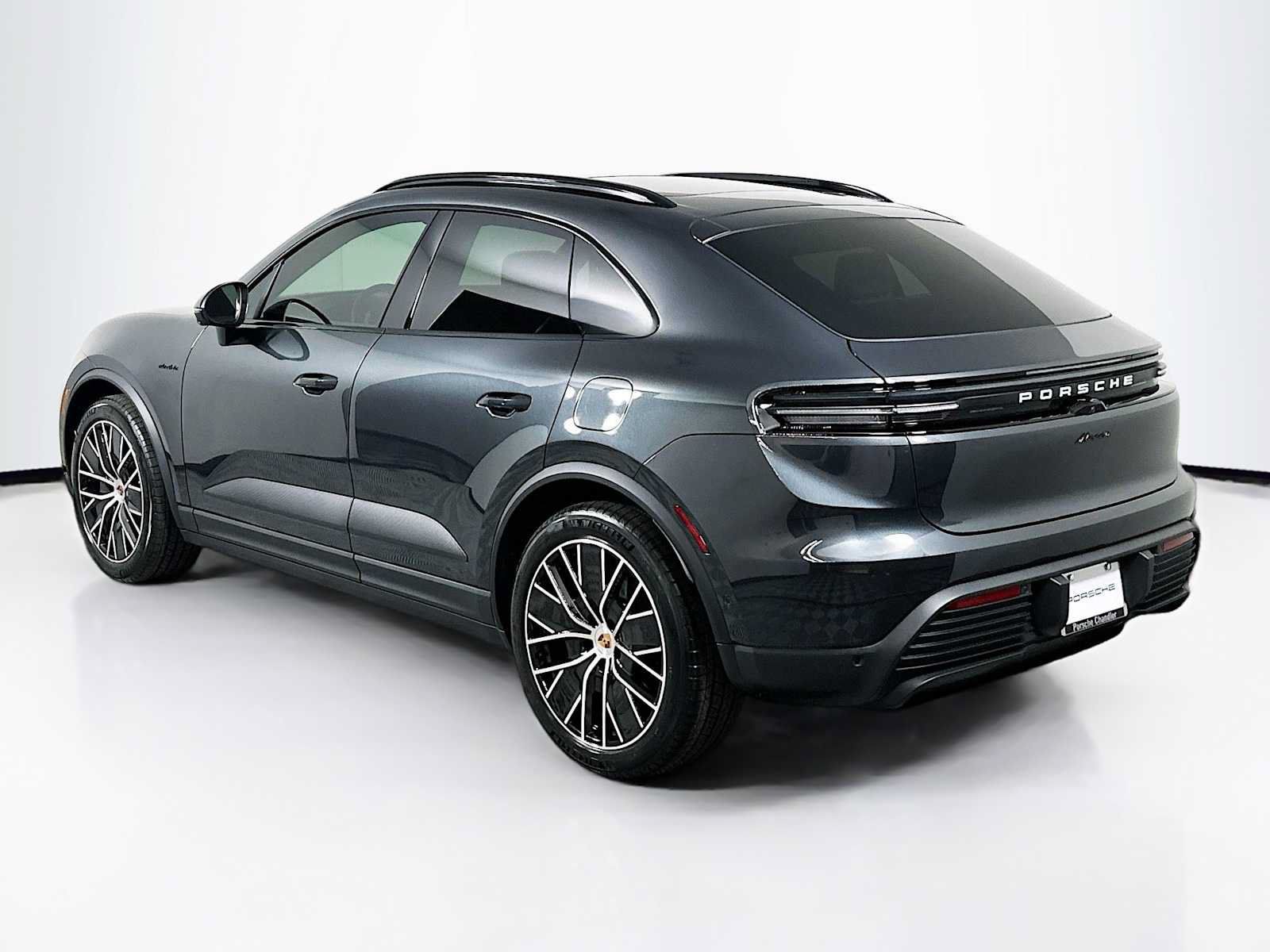 Used 2026 Porsche Macan Electric RWD image 3