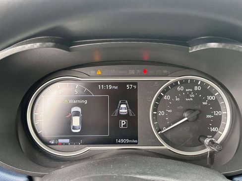 Used 2025 Nissan Versa SV FWD image 22