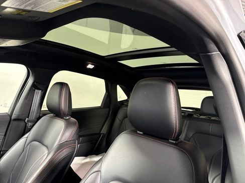 Used 2025 Ford Escape ST-Line Elite w/ Premium Technology Package AWD/4WD image 16
