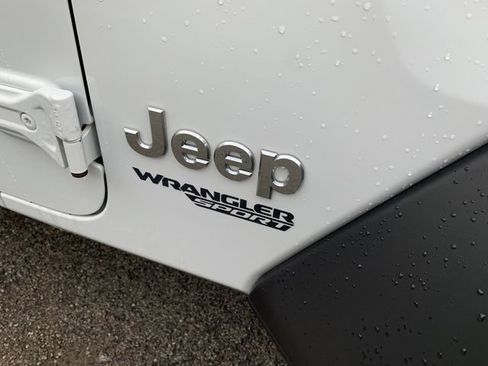 Used 2021 Jeep Wrangler Sport AWD/4WD image 10