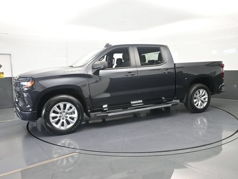 Used 2022 Chevrolet Silverado 1500 Custom RWD image 2