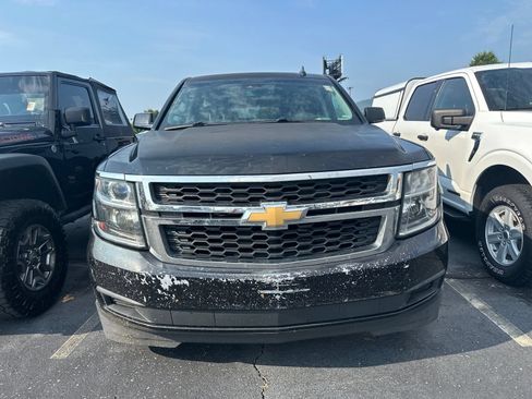 Used 2017 Chevrolet Suburban LT RWD image 2