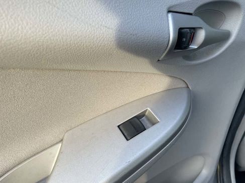 Used 2013 Toyota Corolla LE image 11