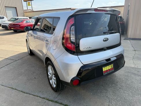 Used 2016 Kia Soul + image 7