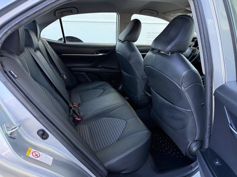 Used 2019 Toyota Camry SE FWD image 14