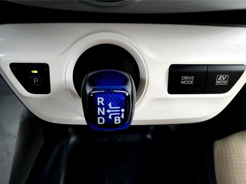 Used 2017 Toyota Prius Two image 28