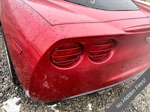 Used 2005 Chevrolet Corvette Coupe w/ Preferred Equipment Group RWD image 15