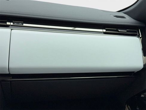 Used 2025 Land Rover Range Rover Sport image 20