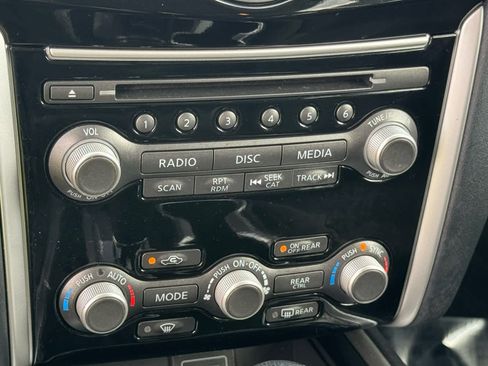 Used 2020 Nissan Pathfinder SV image 28