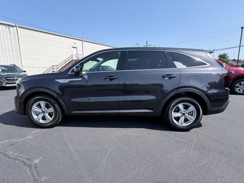 Used 2026 Kia Sorento LX FWD image 5