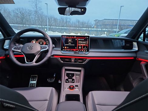 New 2025 Volkswagen Tiguan SE R-Line image 5