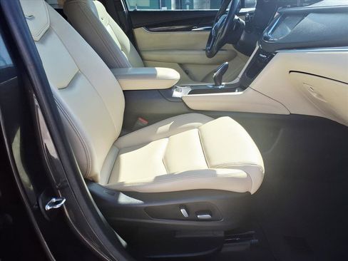Used 2017 Cadillac XT5 FWD image 11