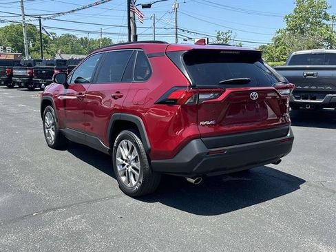 Used 2022 Toyota RAV4 XLE Premium FWD image 8