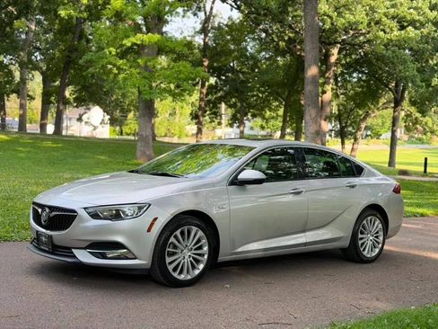 Used 2018 Buick Regal Preferred FWD image 3