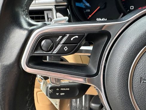 Used 2018 Porsche Macan image 31