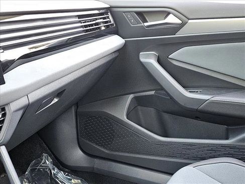 New 2025 Volkswagen Jetta SE image 16