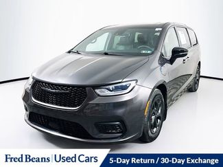 Used 2023 Chrysler Pacifica Limited w/ S Appearance Package video 3