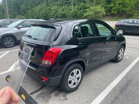 Used 2018 Chevrolet Trax LS FWD image 4