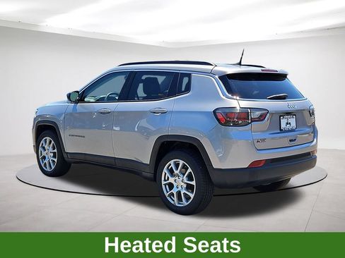 Used 2022 Jeep Compass Latitude w/ Sun and Sound Group AWD/4WD image 5