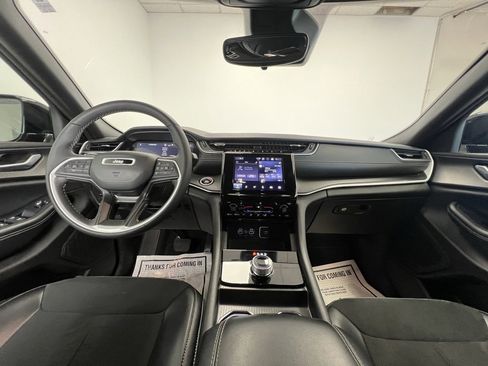 Used 2024 Jeep Grand Cherokee Altitude image 10