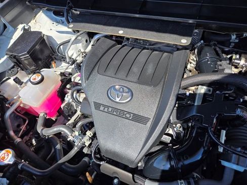 Used 2023 Toyota Highlander L image 19