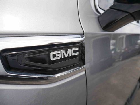 Used 2023 GMC Yukon XL SLE w/ Gmc Pro Safety Plus Package AWD/4WD image 13
