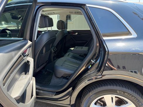 Used 2018 Audi Q5 2.0T Premium Plus w/ Premium Plus Package AWD/4WD image 14