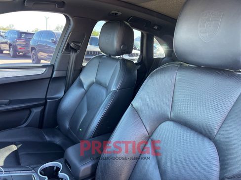 Used 2021 Porsche Macan w/ Premium Package Plus AWD/4WD image 30