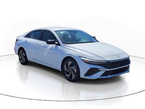 Used 2025 Hyundai Elantra Sport image 32