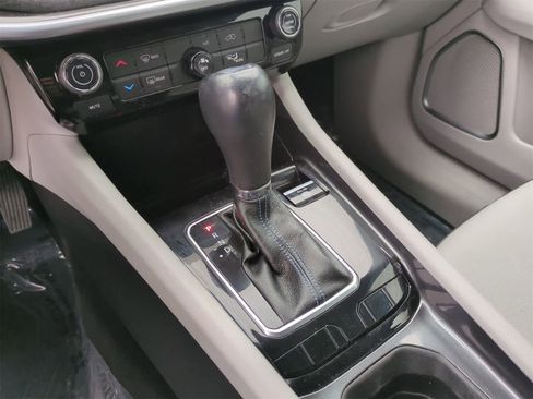 Certified 2022 Jeep Compass Latitude image 31