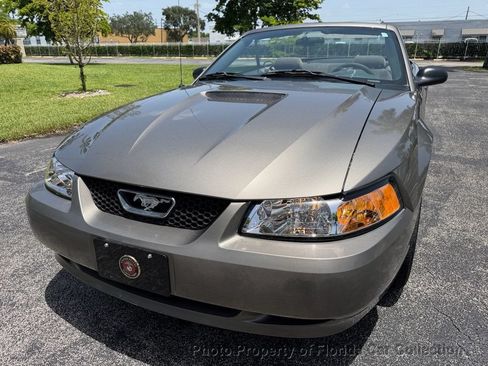 Used 2002 Ford Mustang Convertible RWD image 16