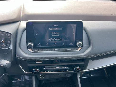 Used 2023 Nissan Rogue SV image 18