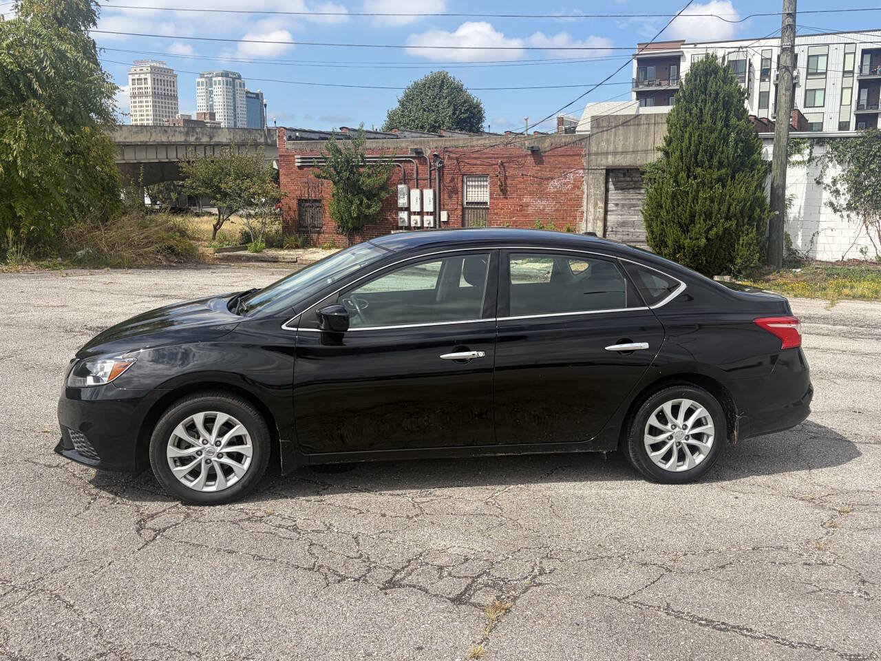 Used 2019 Nissan Sentra SV FWD image 1