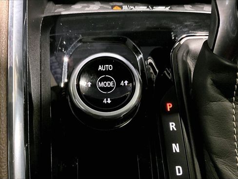 Used 2023 GMC Canyon Denali image 32